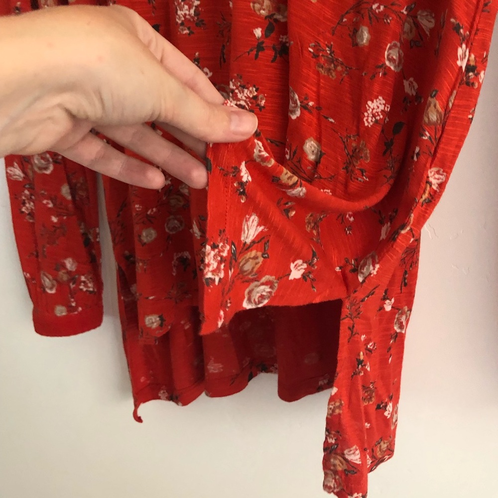 Lucky Brand red floral top blouse lace details viscose soft key hole neck sz XS - Picture 13 of 15